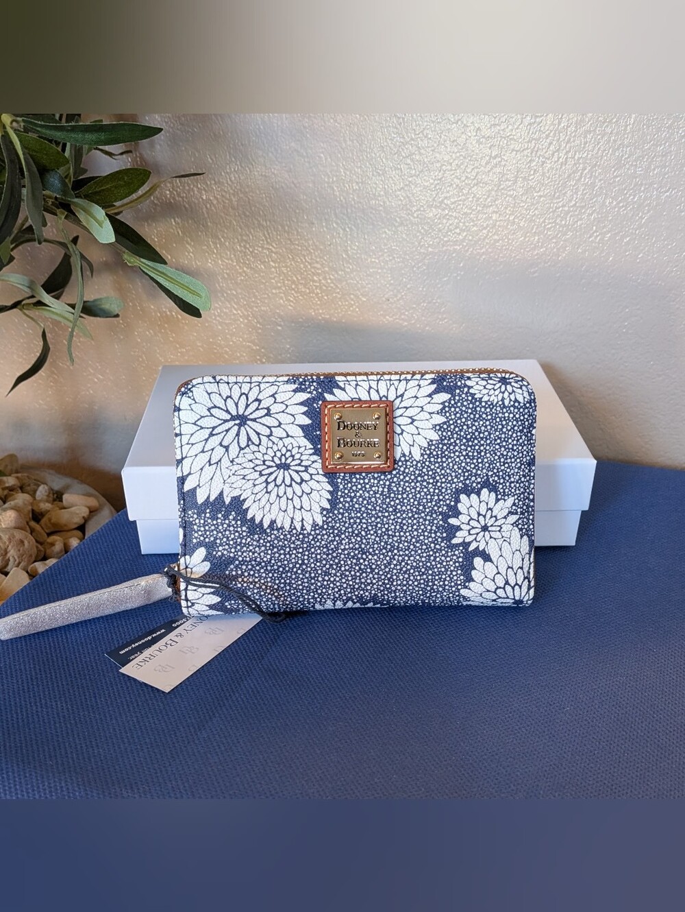 NWT! Dooney & Bourke Zinnia Medium Zip Around Wallet in MIDNIGHT BLUE